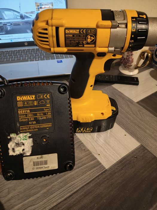 Bormașină puternica DEWALT