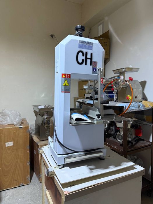 Суяк кесадигон апарат. Мясорубка Гушт арра. Суяк арра.Пила для мясо.