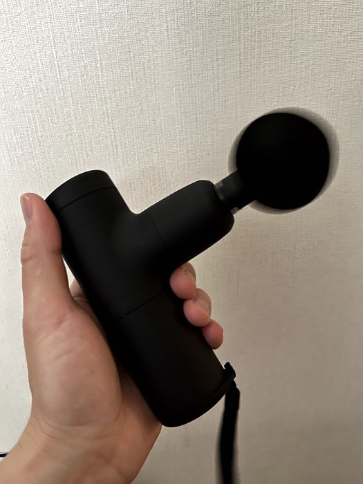 Компактный массажер Fascial Gun Mini (4 насадки + кейс)