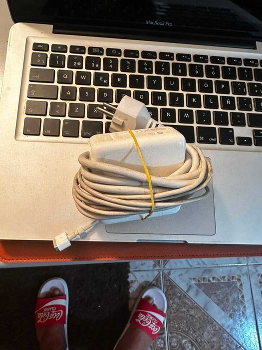 laptop mac model vechi pret 550 lei