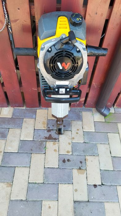 Demolator profesional Waker Neunson BH 65