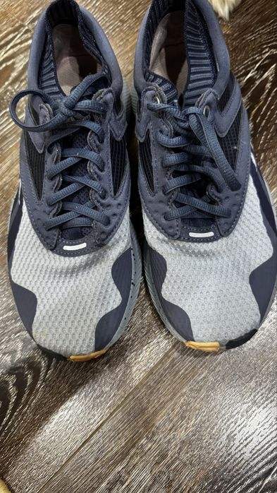 Продам кроссовки и макасы