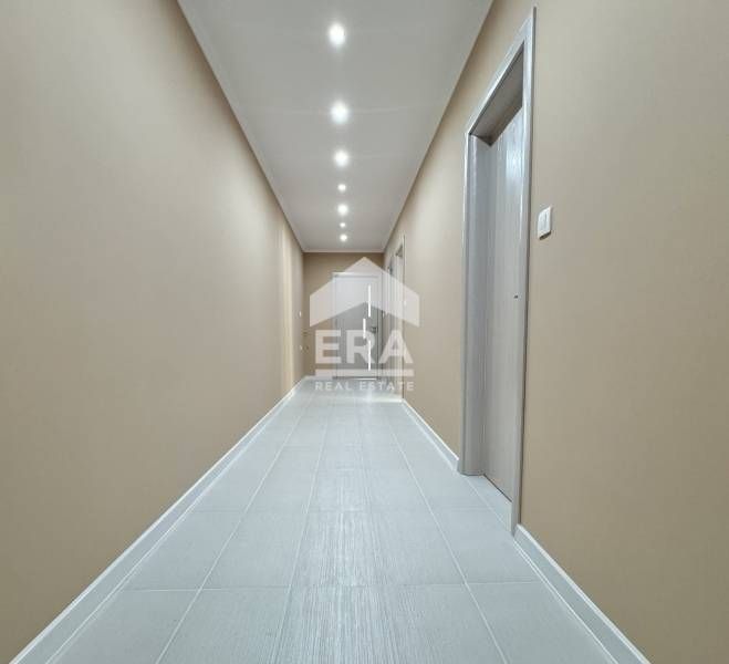 Просторен тристаен апартамент, завършен до ключ, в нова сграда с акт 1