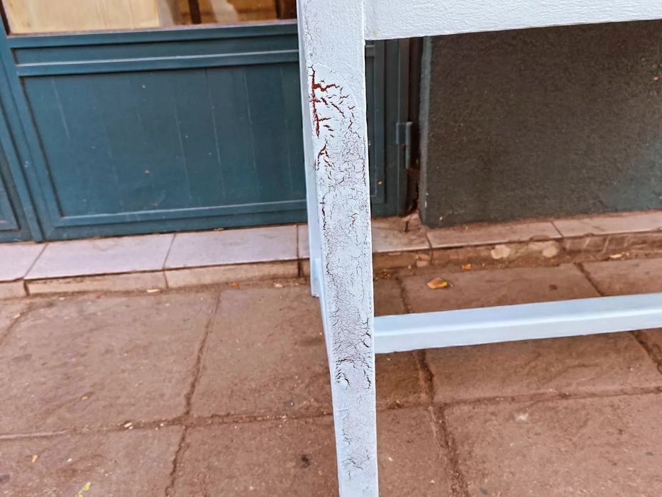 Реставрирана дървена маса