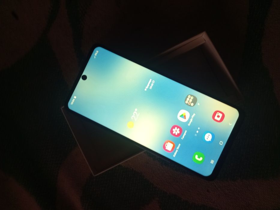 Samsung A 51 Бахоси 950000 ишлаб турибти халати норм