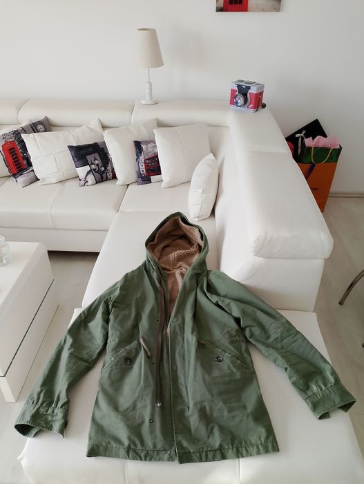 Vând geaca Parka,model deosebit,un produs ca și nouă,mărimea ,M.