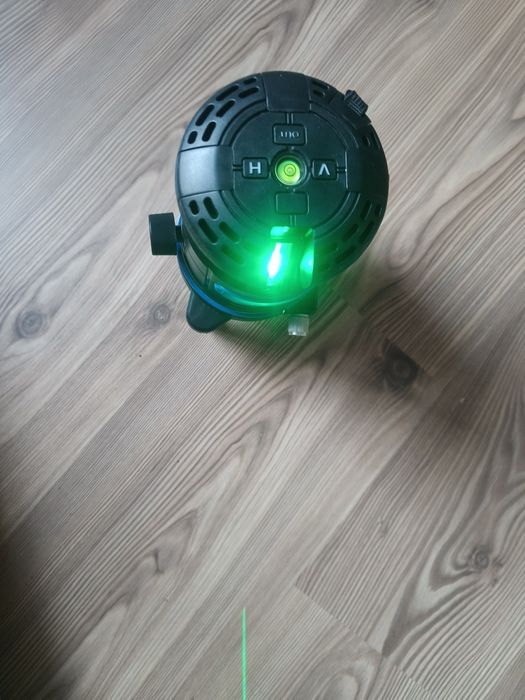 Лазерен нивелир.