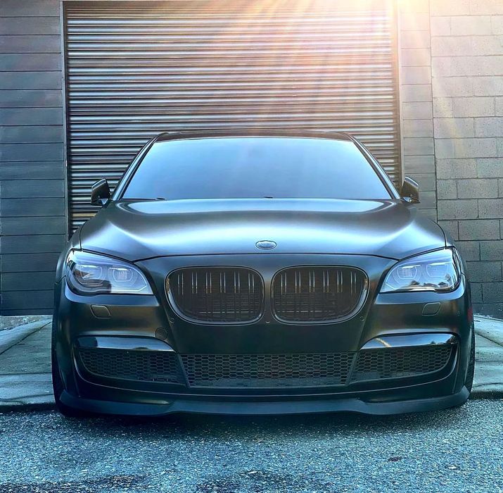 М Двойни решетки BMW 7/F01 – черен гланц - M Визия Цена Бъбреци