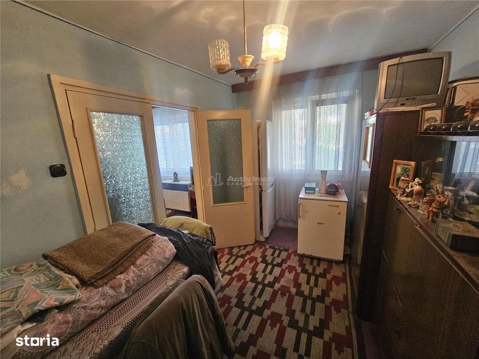 Resita, 2 Cam. Mobilat+Utilat, Et. 1, Micro 2