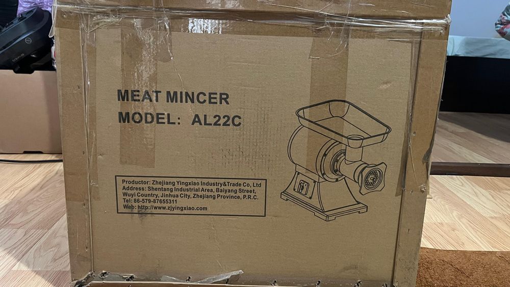 Mașina de tocat profesională Meet Mincer AL22C