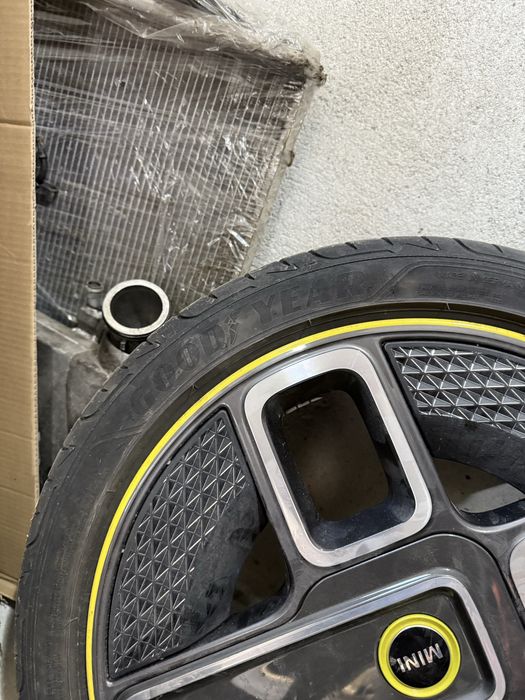 Mini SE Corona джанти с гуми 17”