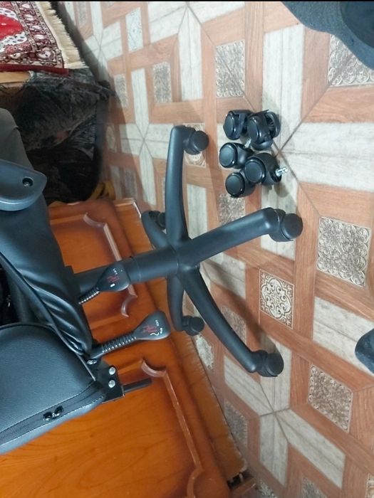 Scaun gaming  + husă + perne lombară și cervicală + set de roți extra!