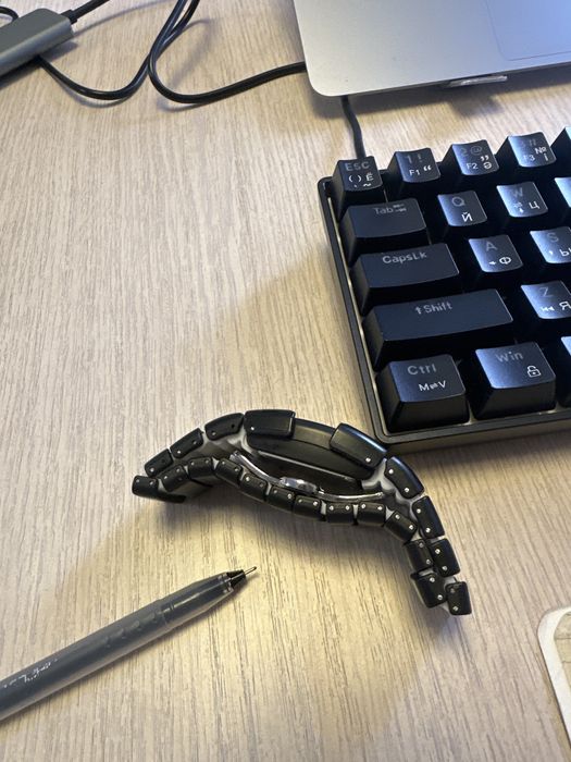 Часы най черный белый