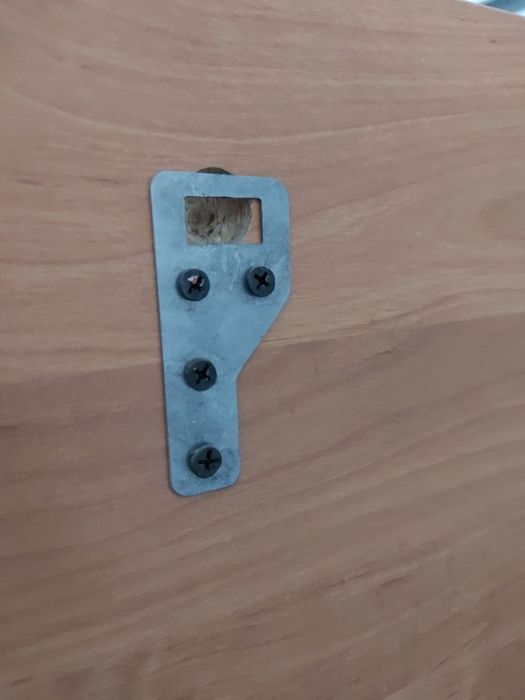 Вешалка для вещей в прихожей