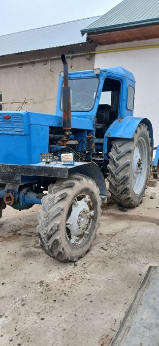 Traktor sotiladi 4x4