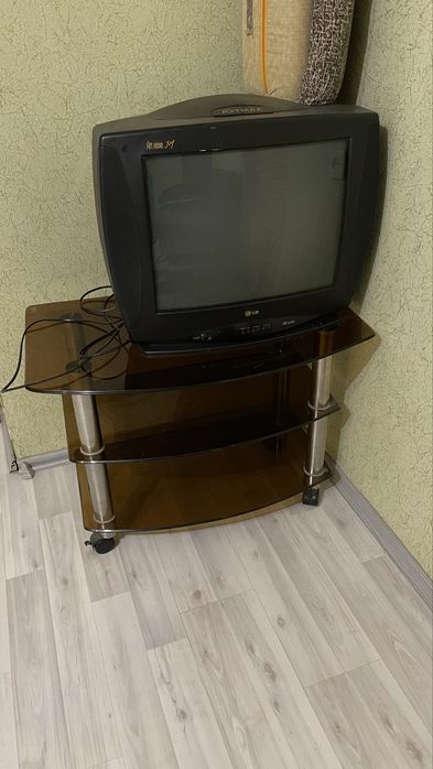 Телевизор lg продам