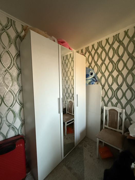 Продам шкаф. 3 дверный. Высота 2.20 ширина 1.35 глубина 52