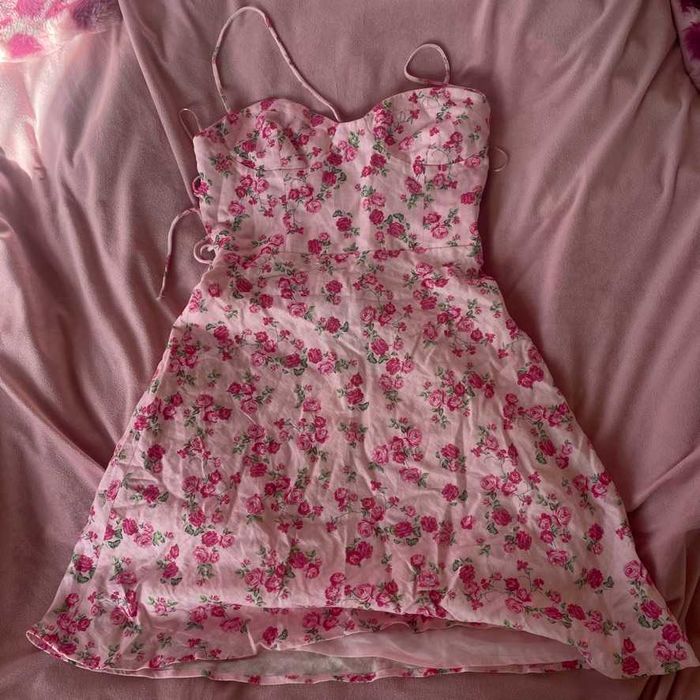 Розова лятна рокля на Zara размер XS нова