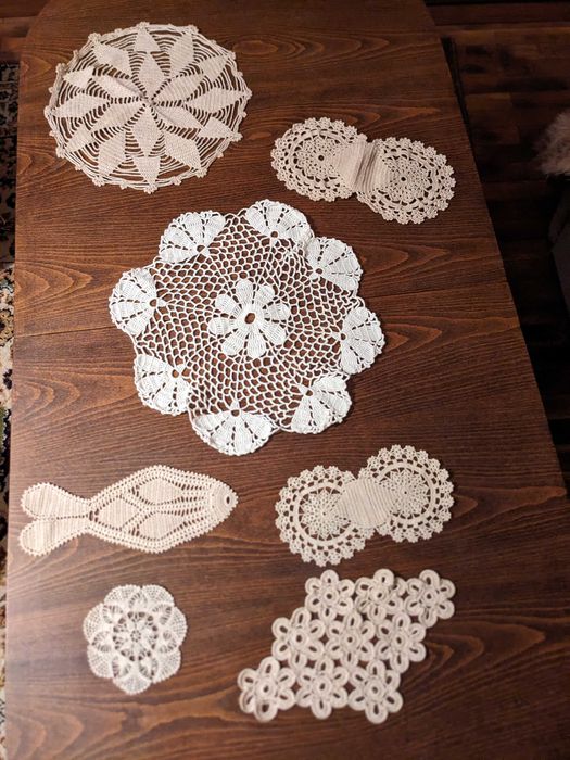 плетени тишлайфери за тоалетна масичка на една кука.