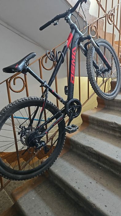 Продаю велосипед в хорошем состоянии цвет красный