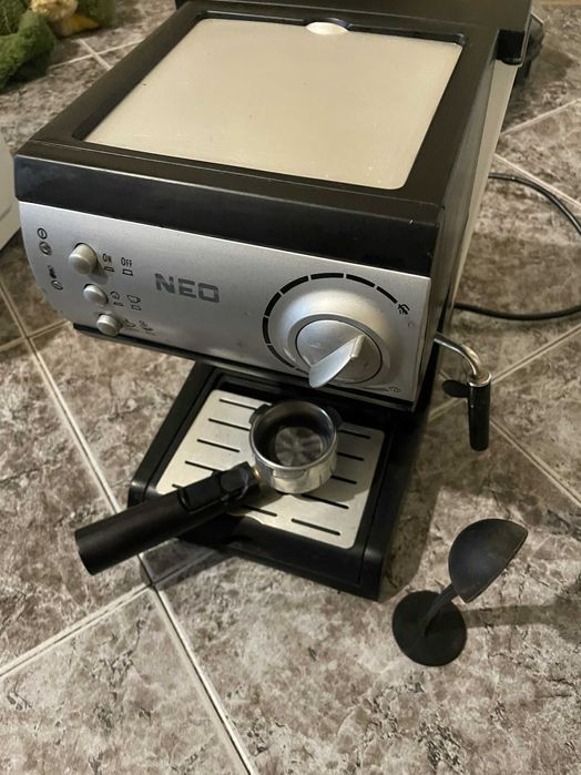 Кафемашина NEO ES-188 Мощност 1050W, 15 bar