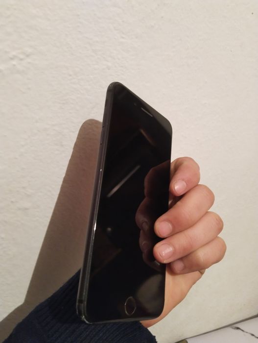 Срочно продам айфон 7+