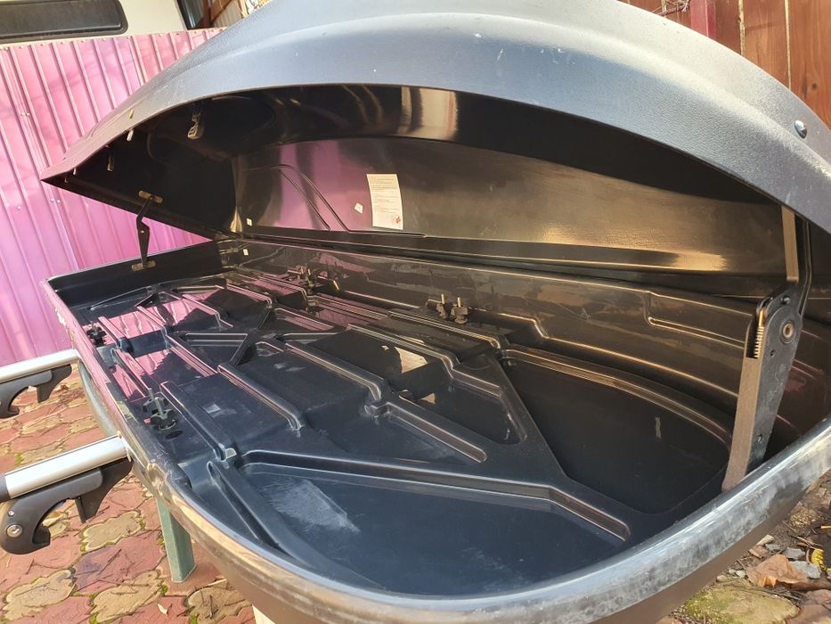 Cutie Thule portbagaj auto de inchiriat