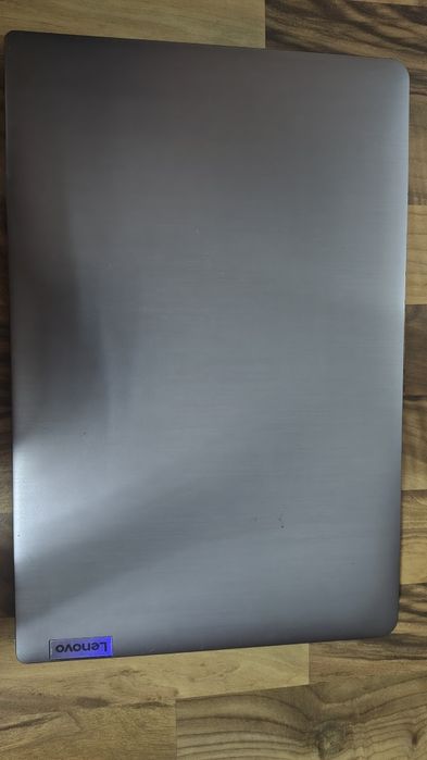 Laptop Lenovo IdeaPad 3 15ADA6 - Ryzen 3 - 8GB RAM - 256GB SSD cu încărcător original de vânzare
