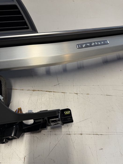 Trimuri grile ventilatie cu lumina ambientala audi q5