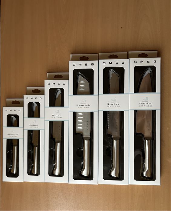 Блок с 6 броя ножа SMEG + подарък 4 броя стек ножа!
