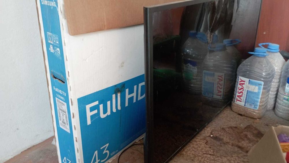 Продам не рабочий телевизор