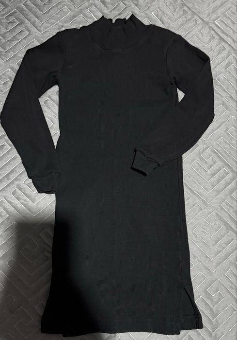 Отдам даром  вещи на девочку !!!