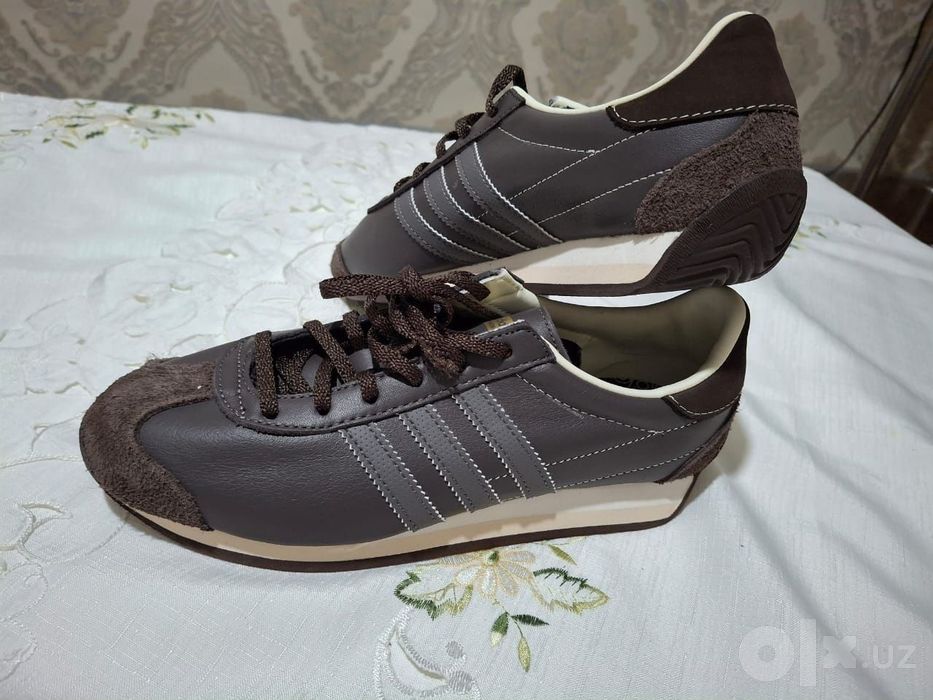 Yangi , original Adidas Country OG
