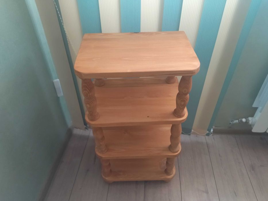 Класическа дървена етажерка !