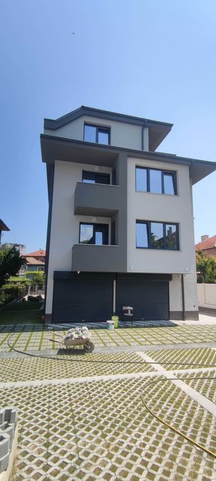 Продава се Тристаен апартамент в Асеновград - 135 кв.м за 919 €/кв.м - Снимка #1