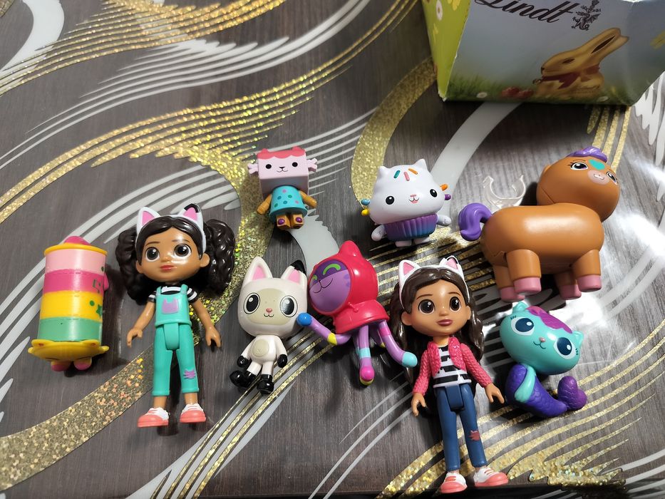 Vând figurine originale Gabby Dollhouse