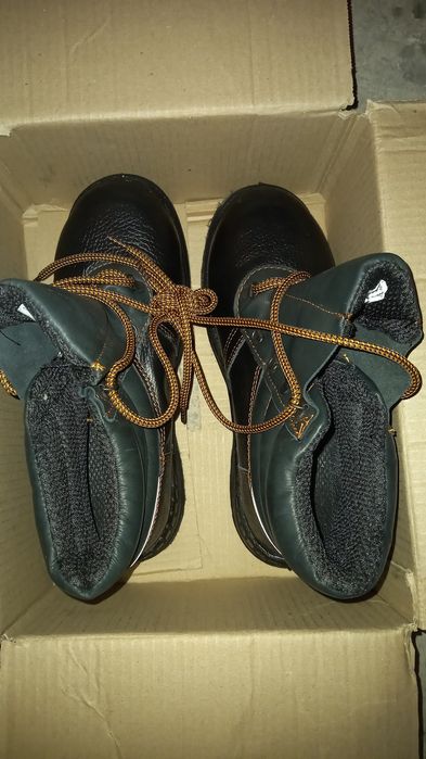 Продам рабочие ботинки