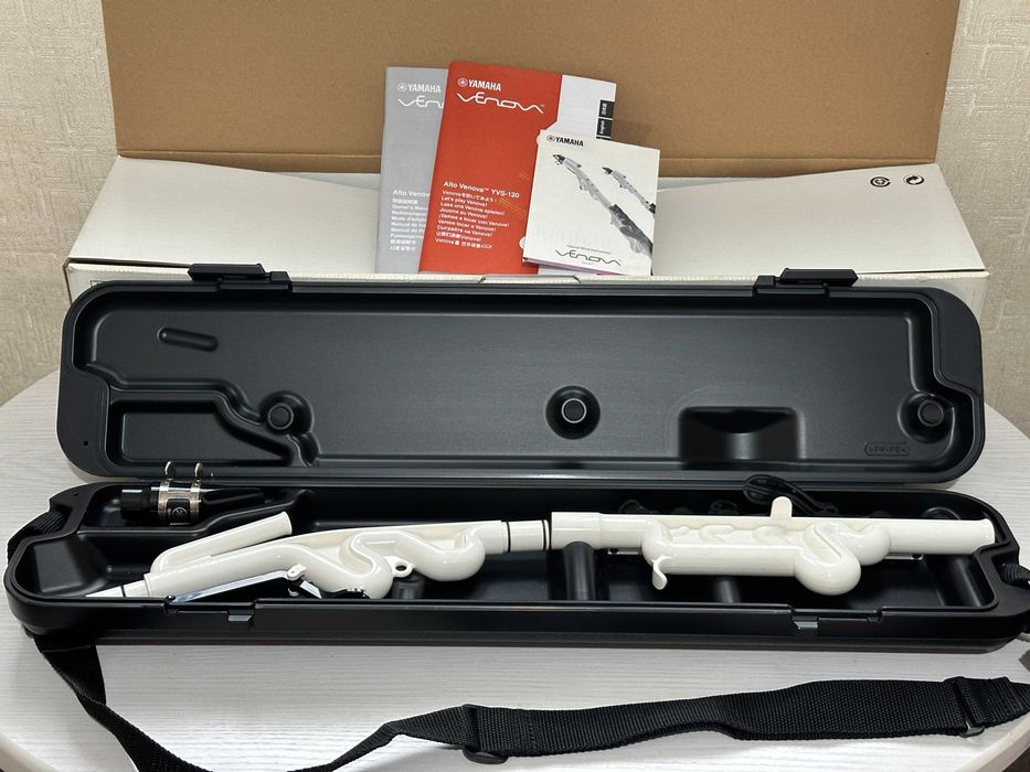 Фирменный духовой инструмент YAMAHA Venova Alto YVS 120