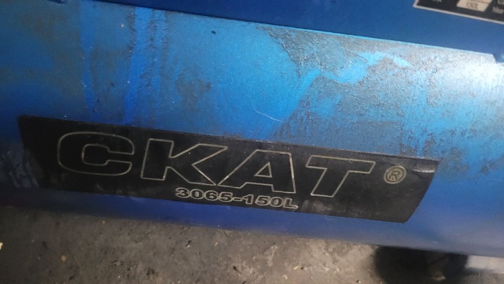 Продам масляный компрессор