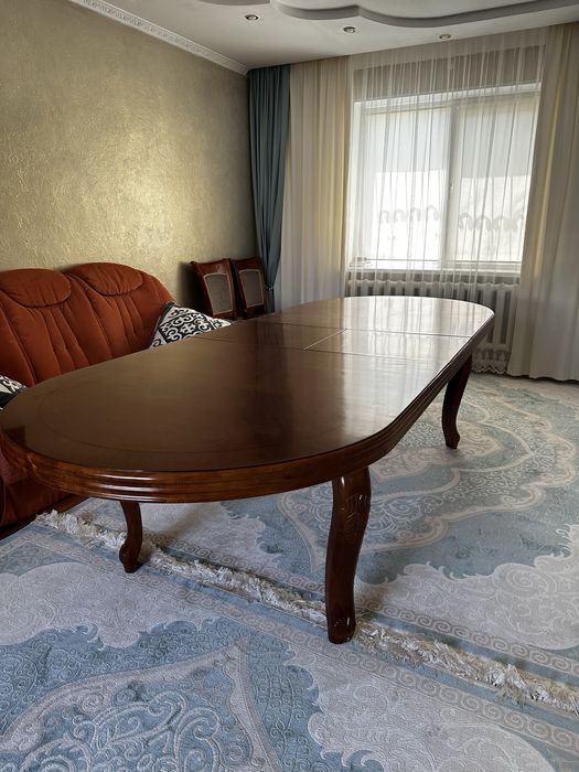 Стол для приема гостей