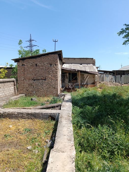 Йолни юзида участок Тошкент вилоят Ортачирчик туман  10сотиг ер