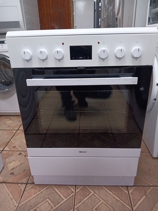 Като нова свободно стояща печка с керамичен плот Gram 2години гаранция