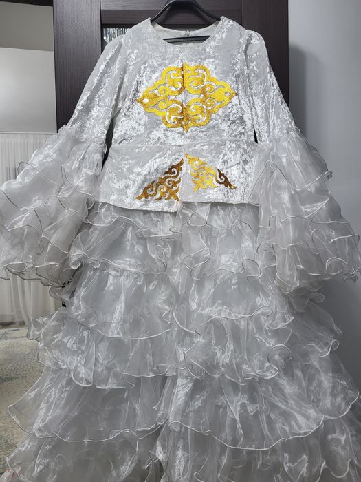 10000 Ұлттық көйлек