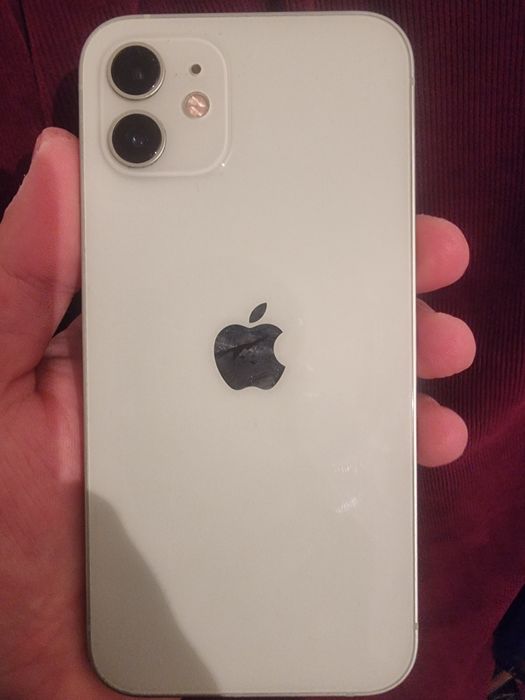 Айфон 12 в хорошем состоянии