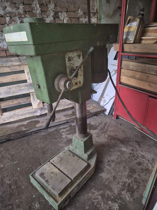 Трифазна настолна бормашина 350€