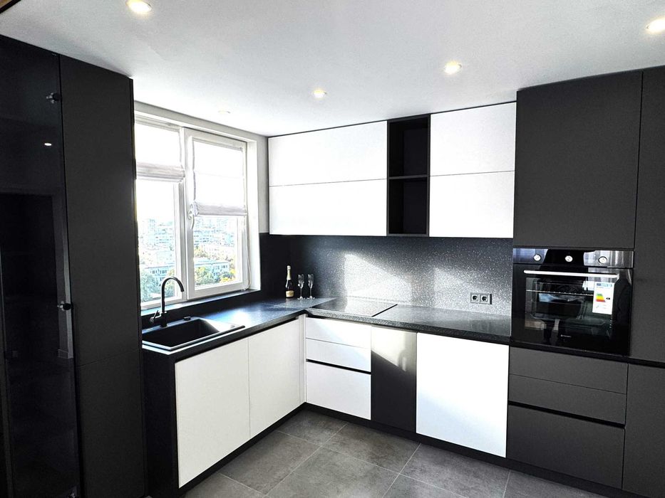 Дава се под наем Тристаен апартамент в София, Гоце Делчев - 75 кв.м за 329900 € - Снимка #2