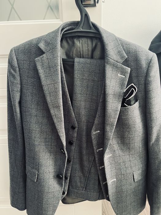 Продам костюм новый