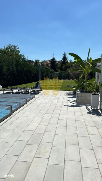 Vila impresionanta de vanzare, zona Lunei
