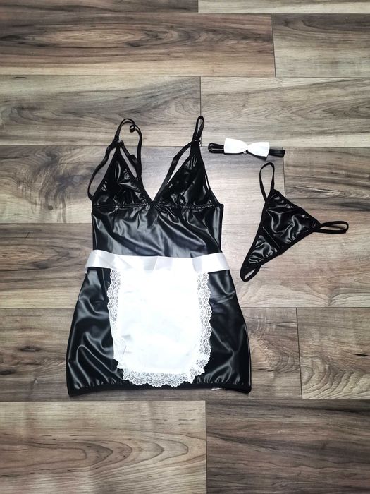 Секси костюм на камериерка сервитьорка кожени с прашки дълги чорапи