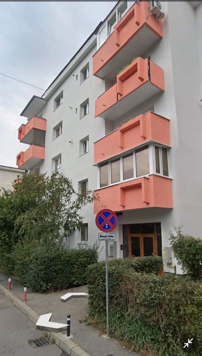 Ofer spre inchiriere garsoniera
